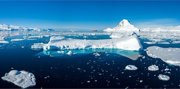 Antarctica Highlights | All-Inclusive with Hurtigruten